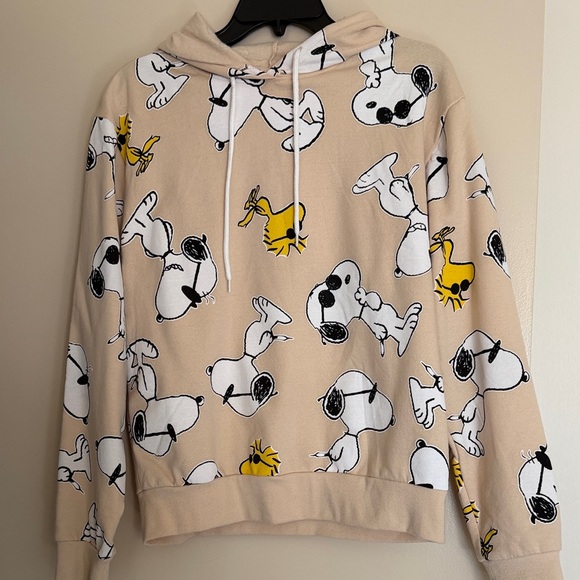 Peanuts Tops - Beige Snoopy & Woodstock Graphic Hoodie. Large